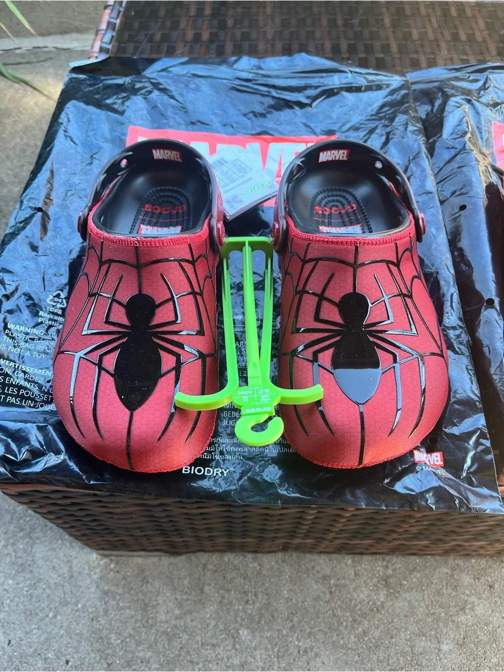 Crocs Classic Clog Marvel Spider-Man Neo 211489-90H Size 4-Men Size 6-Women